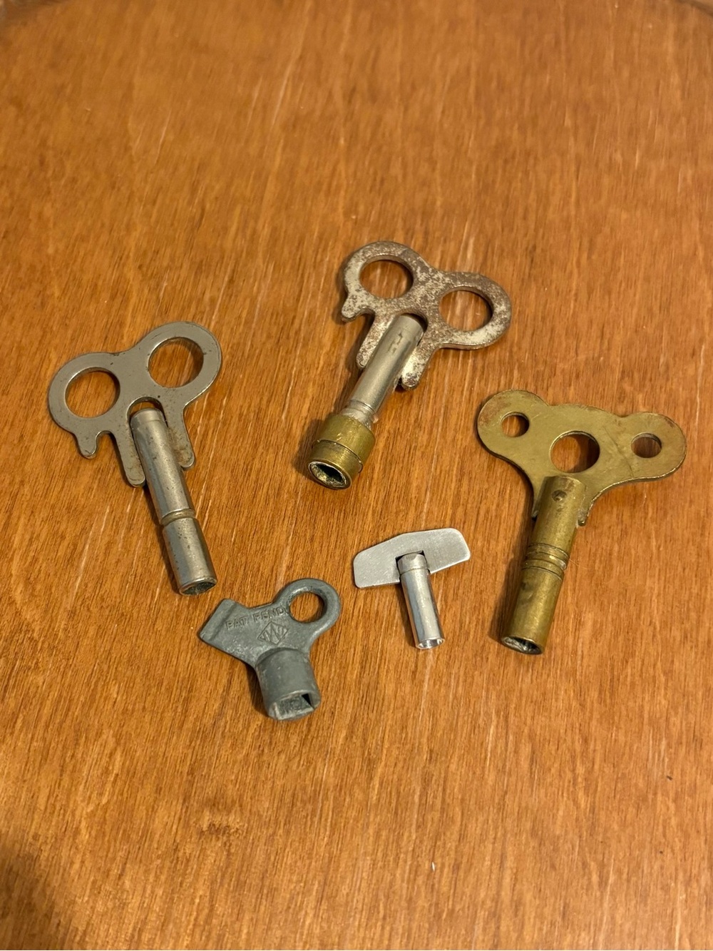 Set of 5 Vintage/Antique Clock Keys